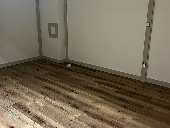 Basement bonus room for extra bedroom or additional living room. Very spacious