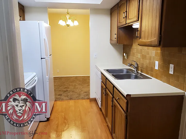 975 E Essex Court Way #4 — Photo 7