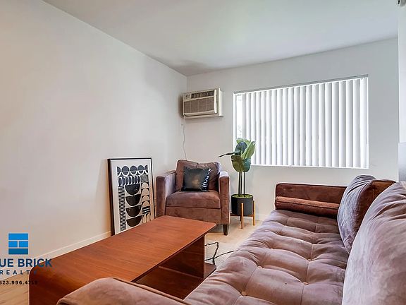 3rd image of 14235 Vanowen St #6