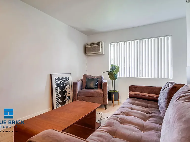 14235 Vanowen St #6 — Photo 3