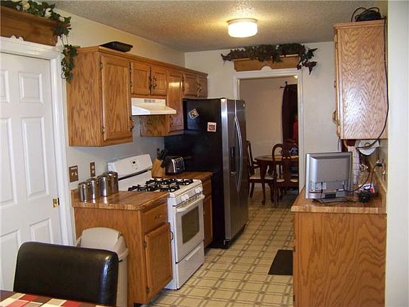 3rd image of 1286 Barbee Ln