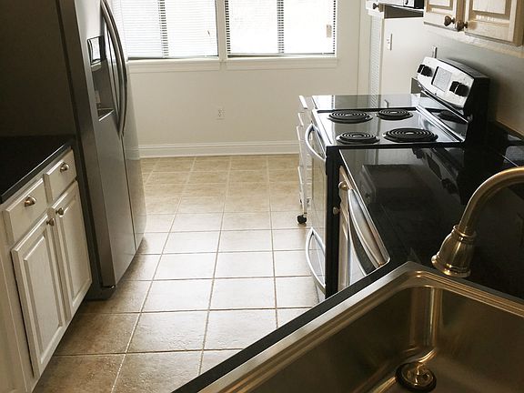 5th image of 3800 Rosemont Blvd APT 104B