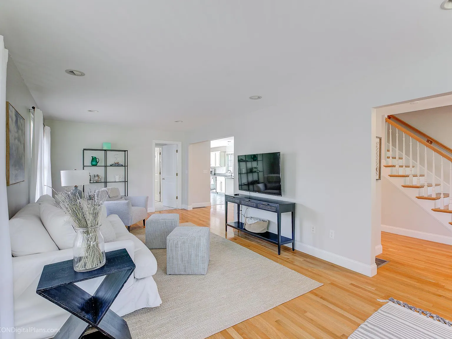 4 bed, 2878 sqft, $4,800 — Photo 2