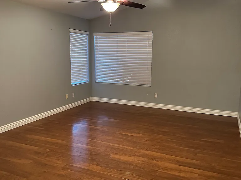 862 N John Way — Photo 3