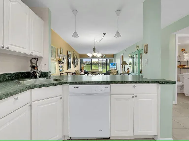 10102 S Ocean Dr #107 — Photo 37