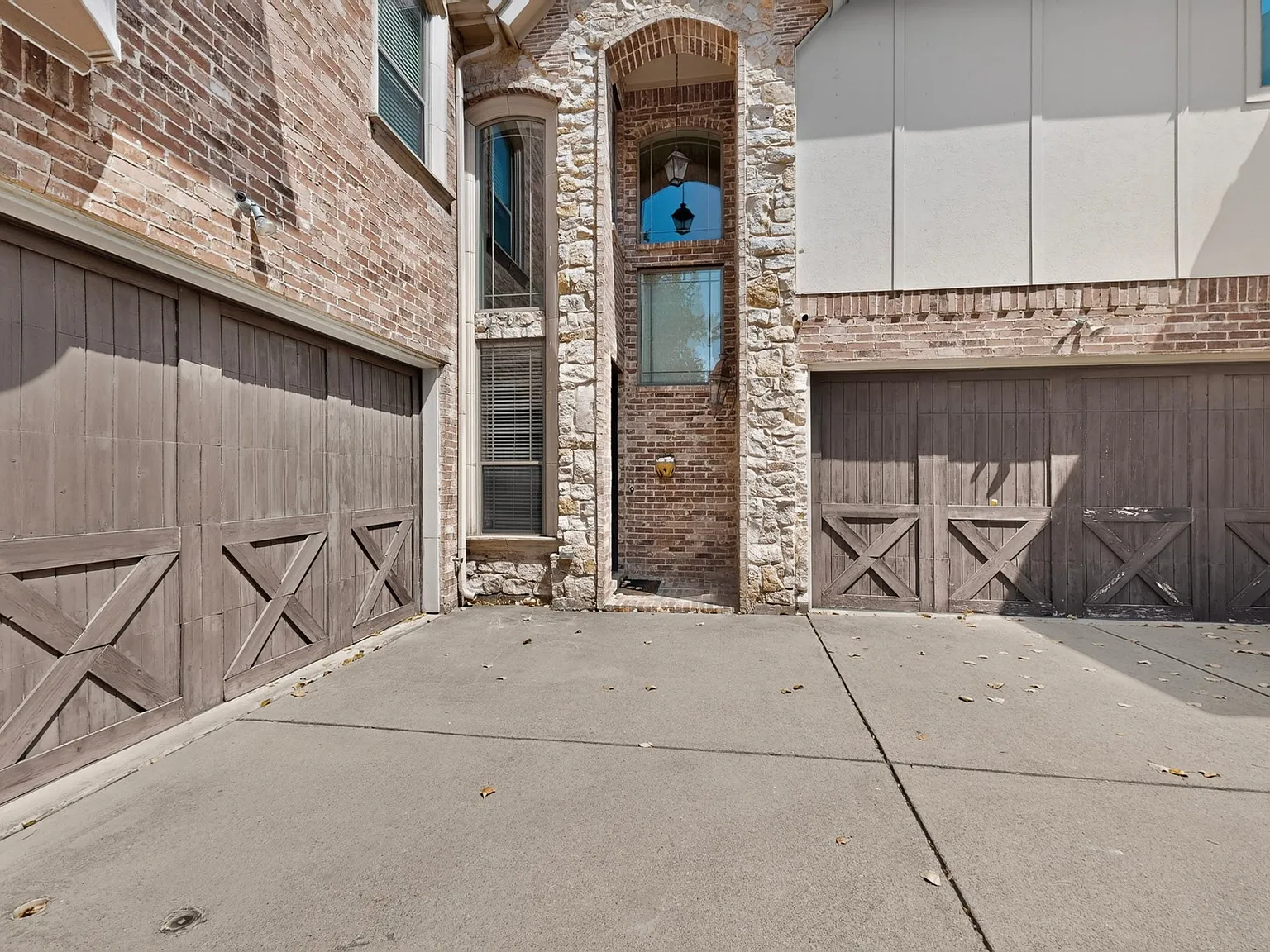 5939 La Vista Drive — Photo 3