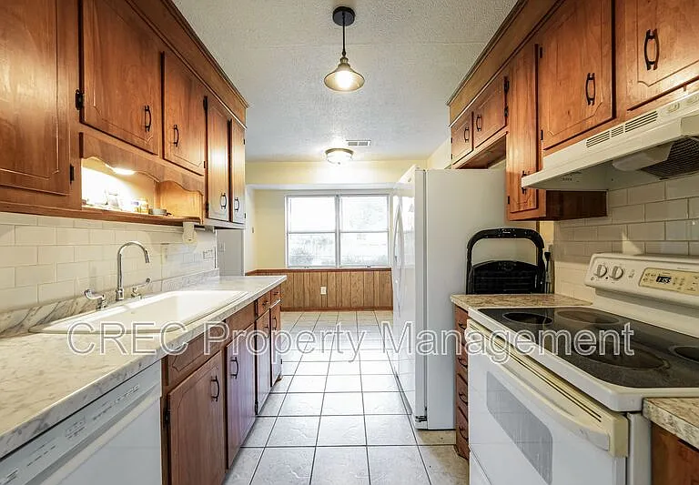 111 Finch St — Photo 4