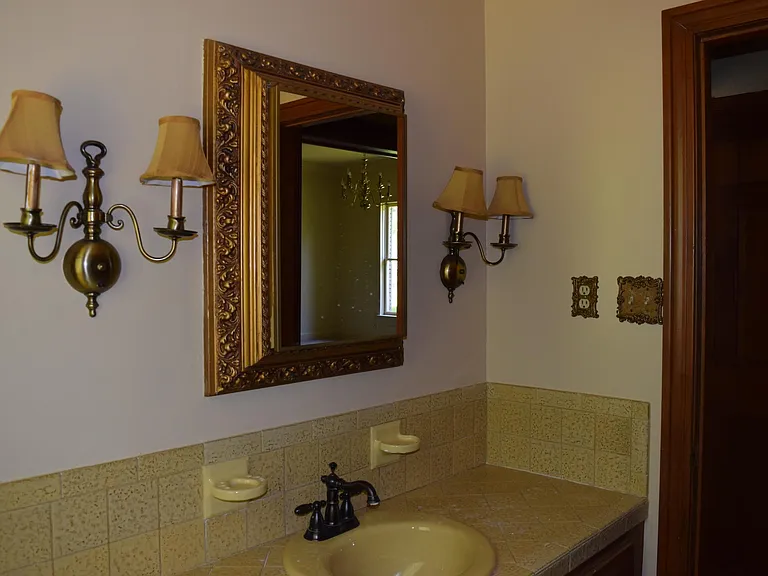 Hall Bath next to Master Bath. can be used as the separate bath for master Bedroom