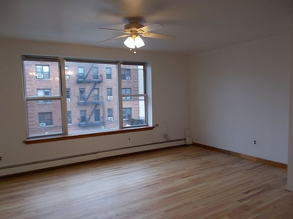 4th image of 184 Underhill Ave #3