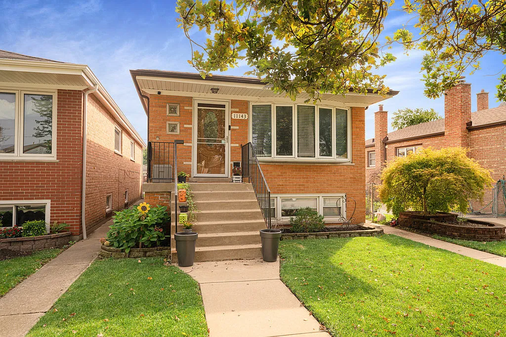 11143 S Troy St photo 1