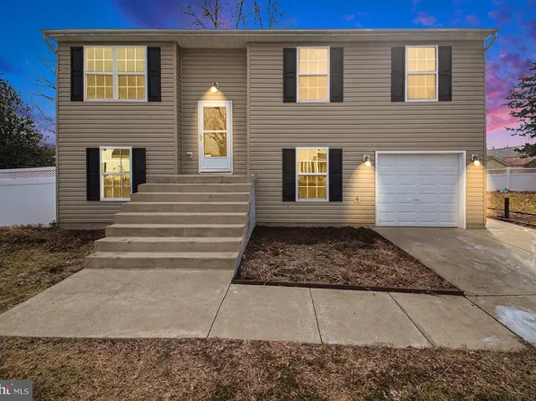 1002 Martingale Ct, Fredericksburg, VA 22401