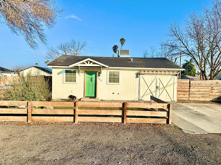 5012 W Olive Ave — Photo 1