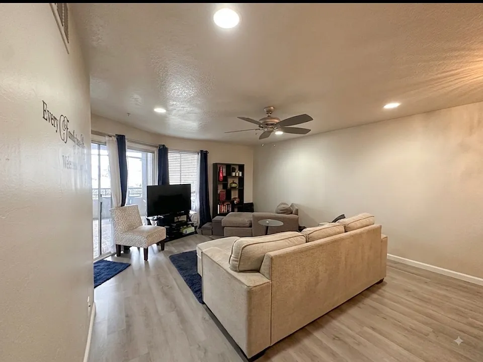 1200 Pacific Coast Hwy #102