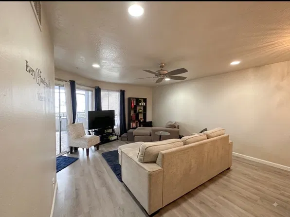1200 Pacific Coast Hwy, Huntington Beach, CA