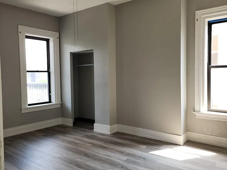 319 N Beatty St #4 — Photo 6