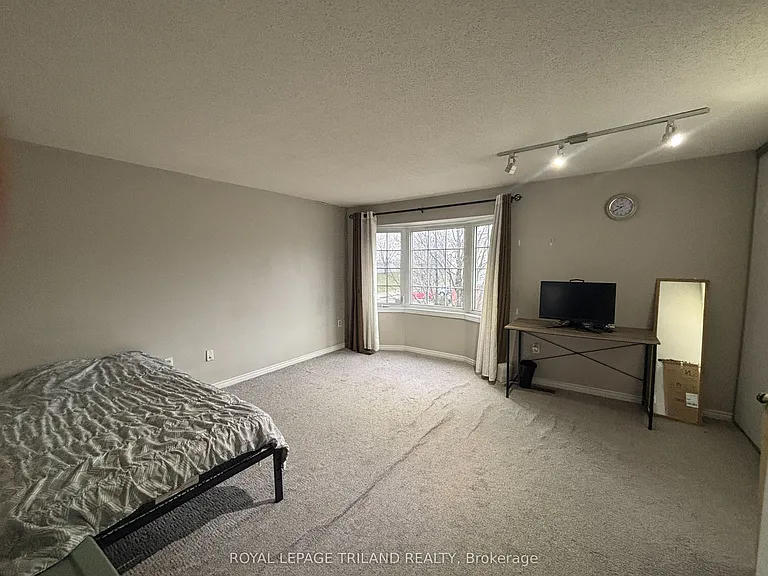 511 Admiral Dr #17 — Photo 5