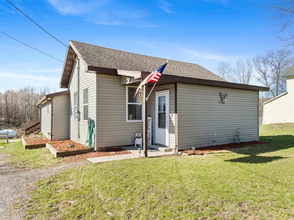 517 W Fenwick Rd, Fenwick, MI 48834