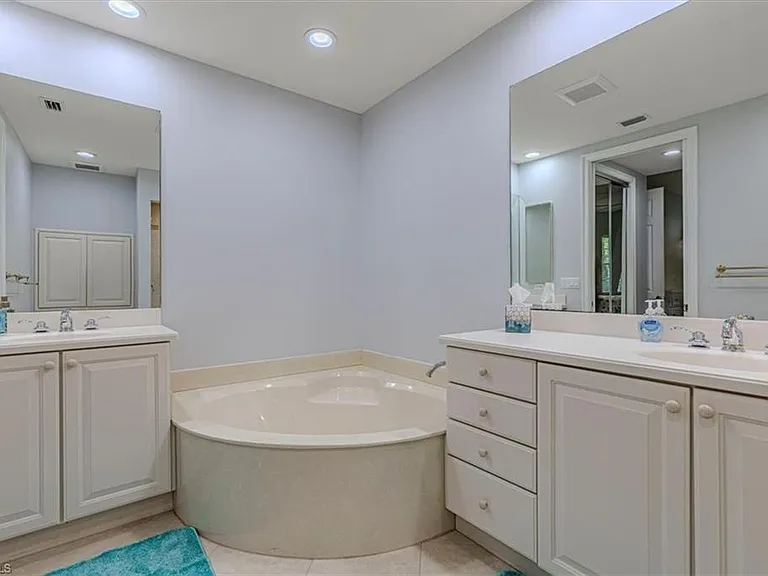 7837 Hawthorne Dr #1102 — Photo 15