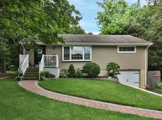 29 Barnard Dr, Oakland, NJ 07436