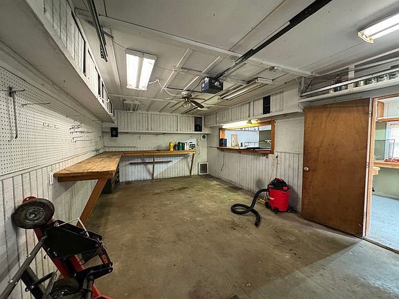 5th image of 204 W North St