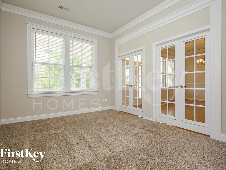 228 Silverwood Ln — Photo 9