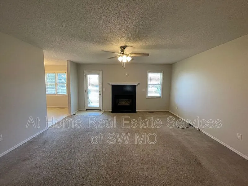 3 bed, 2.0 bath, 1543 sqft, $1,725 — Photo 2