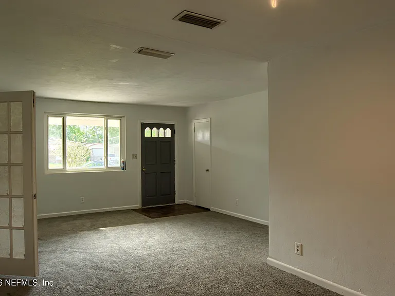 1370 Labelle St — Photo 21