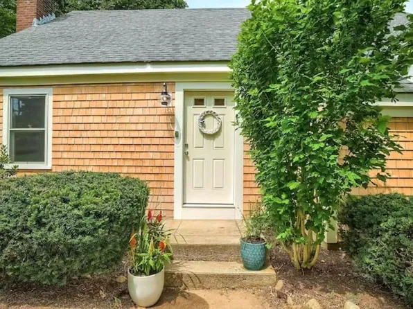 30 Curtis St, Falmouth, MA