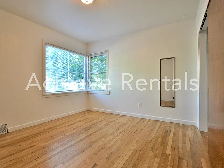704 N 200 E — Photo 6