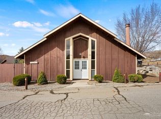 2 Village Ln, Tehachapi, CA 93561