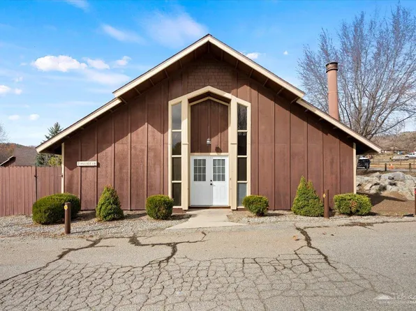 2 Village Ln, Tehachapi, CA 93561