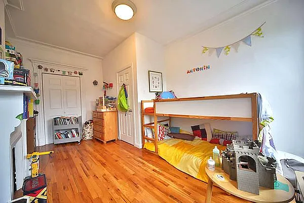 Rented by Metropolitan Realty | media 23