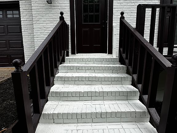 3rd image of 4830 Hampton Square Dr