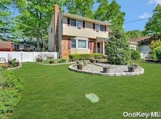 607 Stream St, Babylon, NY 11702