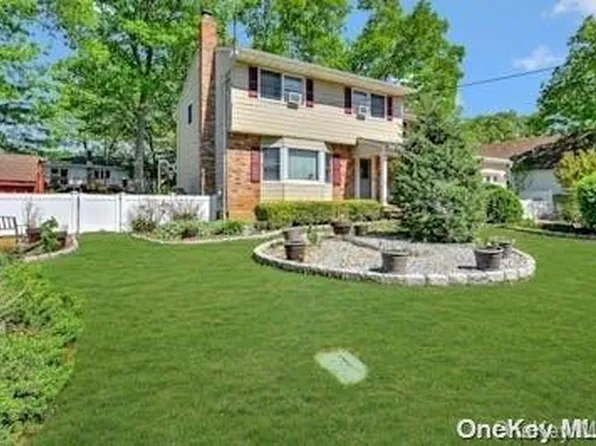 607 Stream Street, Babylon, NY 11702