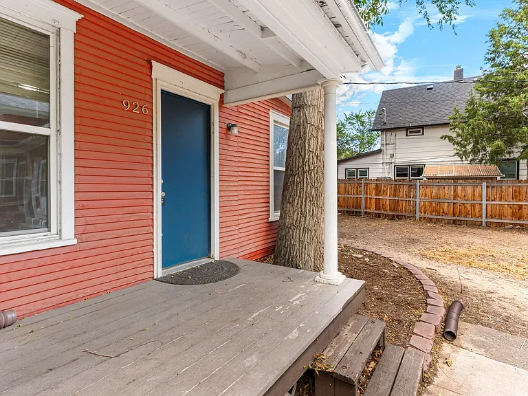 926 N Corona St — Photo 3