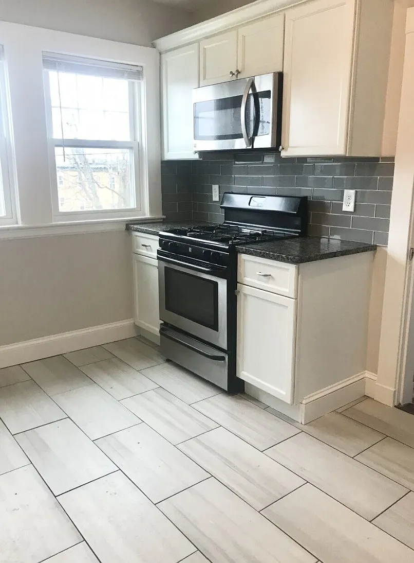 2 bed, 9999 sqft, $2,500 — Photo 2