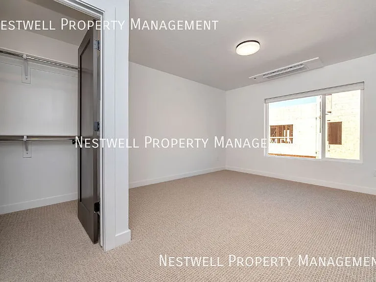 593 E Betsey Cv S — Photo 16