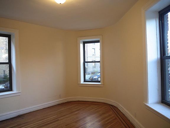 3rd image of 724 E 27th St APT 5A