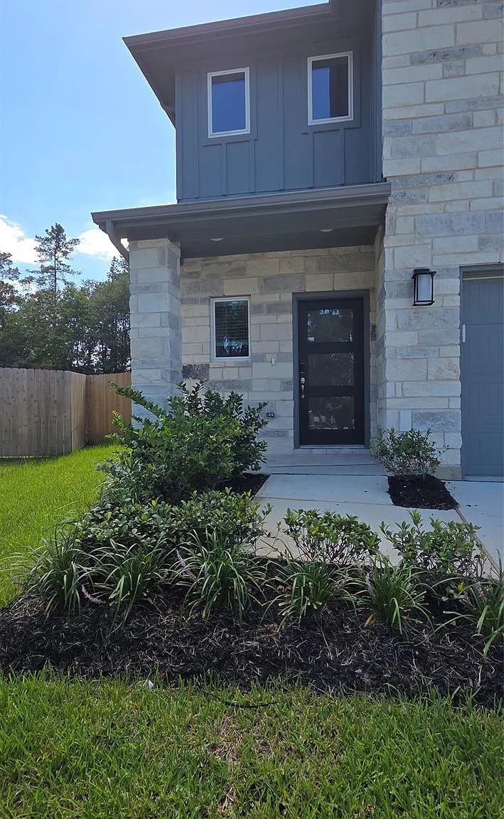 4 bed, 2.5 bath, 2255 sqft, $2,350 — Photo 3