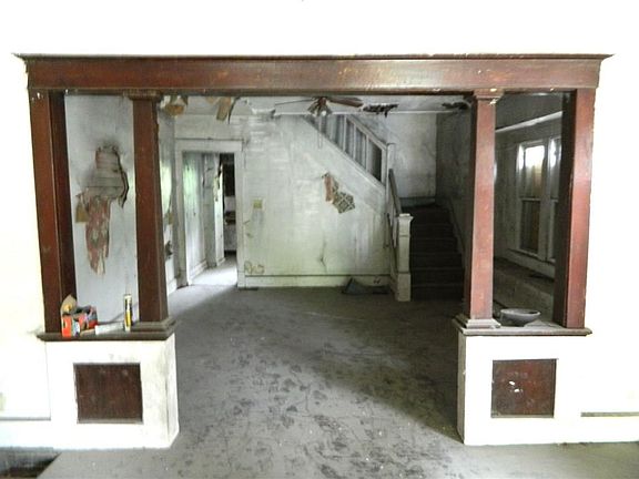 3rd image of 1314 N Parker Ave