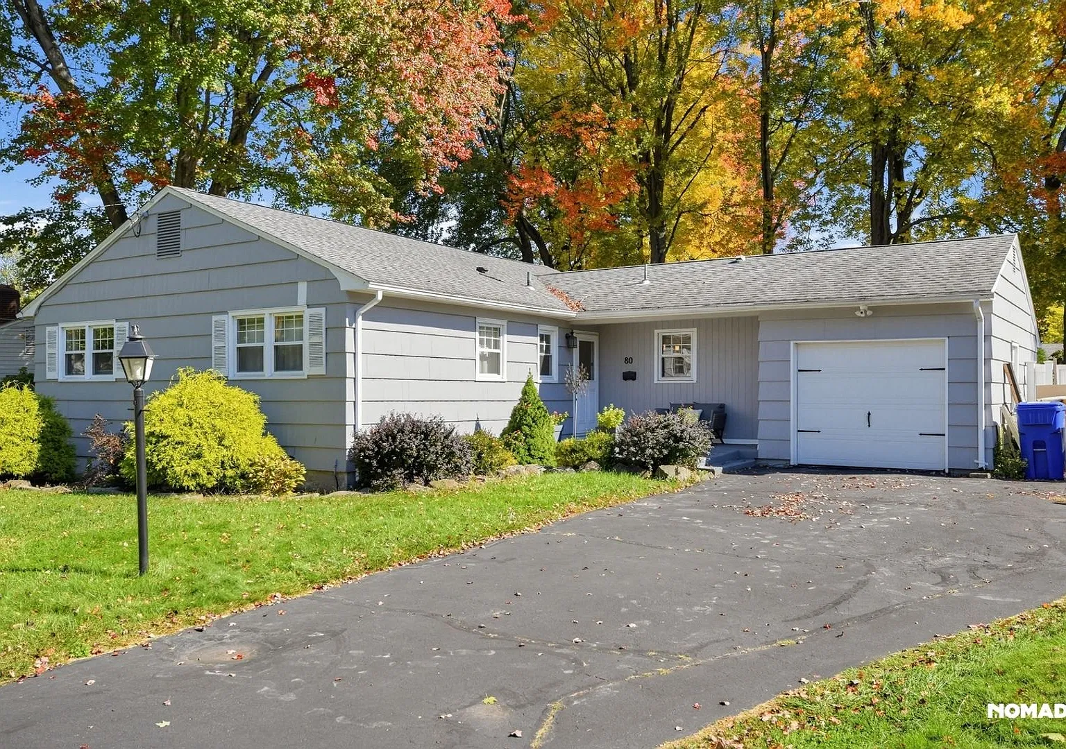 Charming 3BR House in Newington — Photo 1