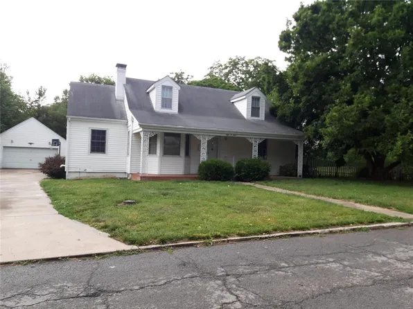 807 N 5th St, Elsberry, MO 63343