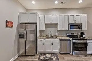 Larchmont Dr NW