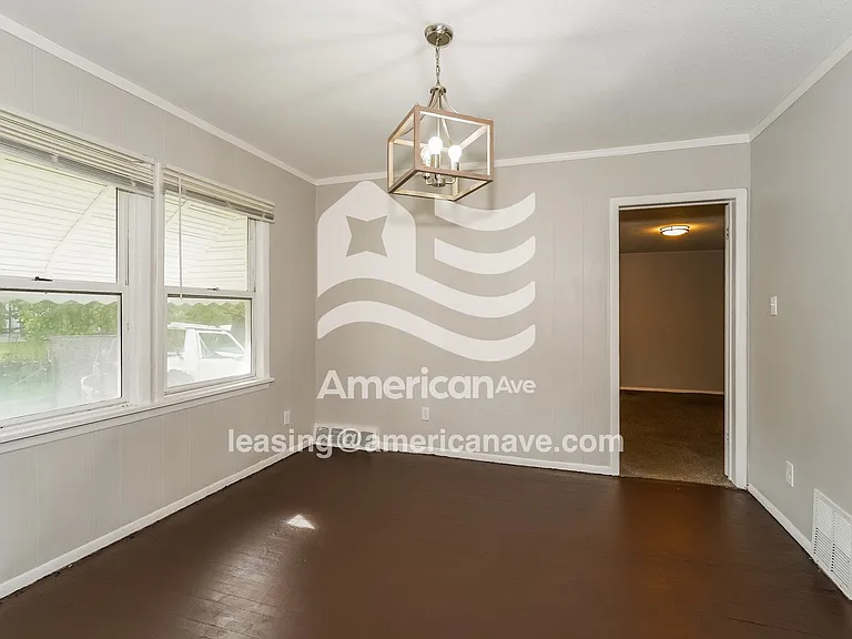 1016534_003_dining_room_13867853.jpg
