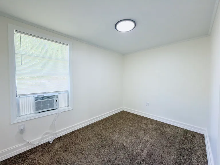 512 Crescent Blvd — Photo 7
