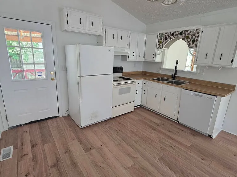 37 Cobb Rd — Photo 9