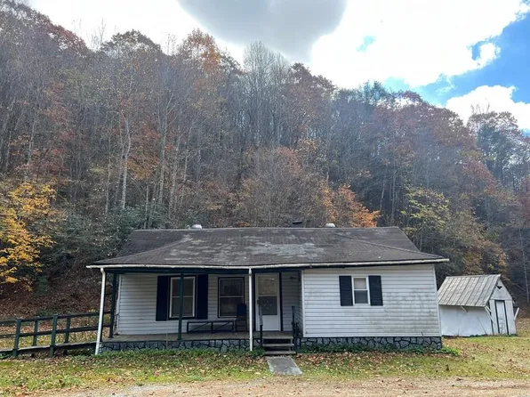 10425 Highlands Pkwy, Mouth Of Wilson, VA 24363