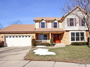 1936 N Carlyle Pl, Arlington Heights, IL 60004