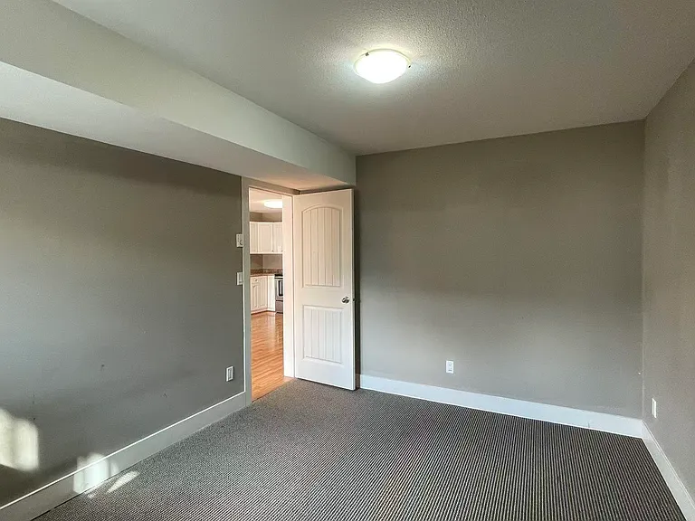 2020X 72nd Ave #BASEMENT — Photo 4